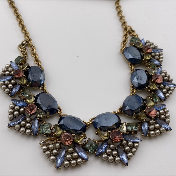 Beautiful Costume Jewelry- Necklace & Earrings - Picture 3 of 9